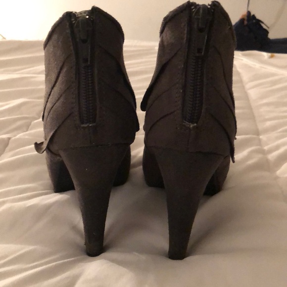 Grey suede booties - Picture 3 of 5